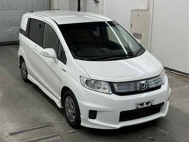 75111 Honda Freed spike GP3 2014 г. (MIRIVE Saitama)